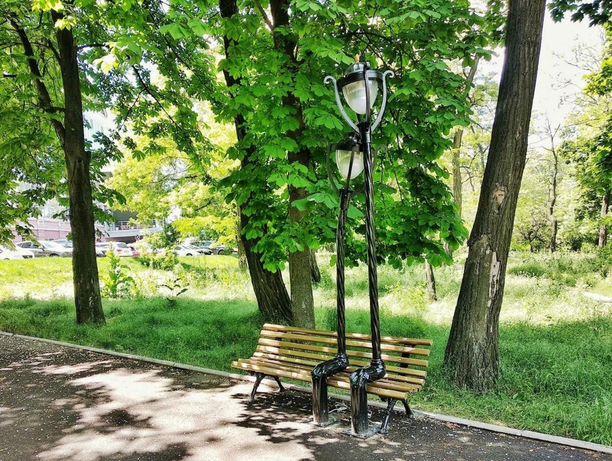 Pleasure Apartment Near Center Of Odessa Exterior foto